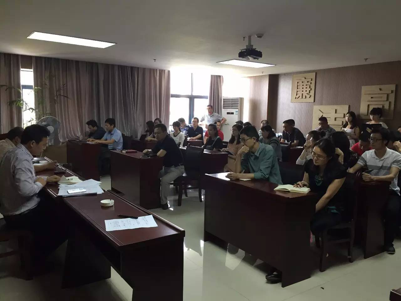 金開集團組織傳達學(xué)習(xí)紀(jì)委相關(guān)文件精神