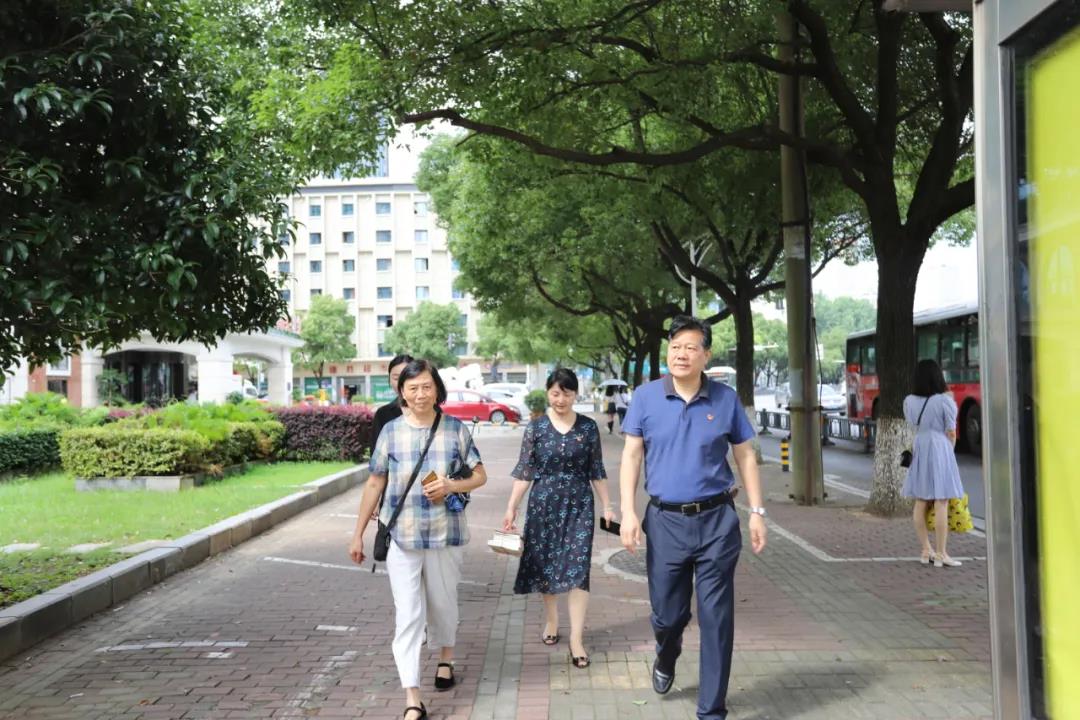 集團(tuán)黨委開展&ldquo;七一&rdquo;前夕走訪慰問活動(dòng)