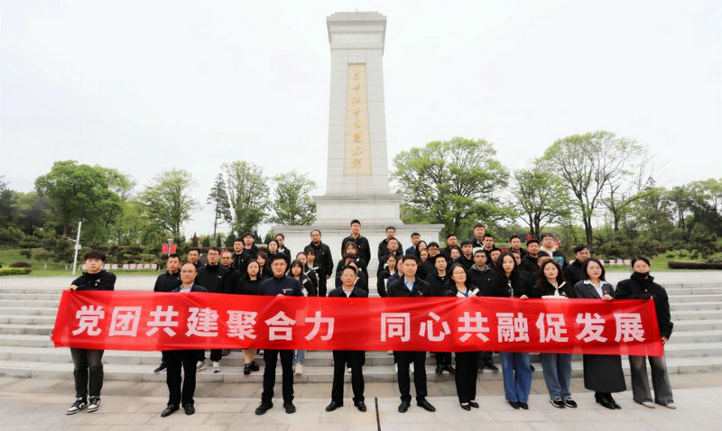 集團組織干部職工前往南昌市革命烈士陵園開展祭掃活動